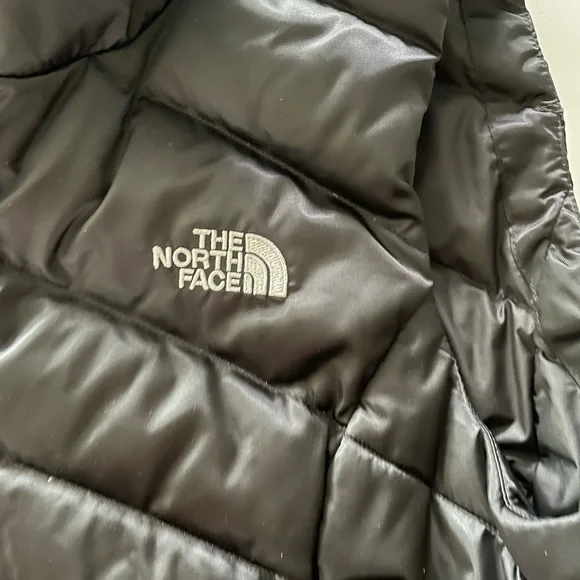 The North Face Women's Black Quilted Vest - Picture 5 of 5